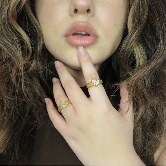 NEW 18K GOLD PLATED CRYSTAL RING - Picture 3 of 3